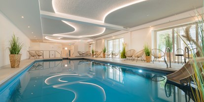 Allergiker-Hotels - Zimmerböden in Allergie-Zimmern: Laminatboden - Schwimmbad 11x5m - HofHotel Krähenberg