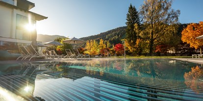 Allergiker-Hotels - Terrasse - Tirol - Aussenpool Herbststimmung - Juffing Hotel & Spa ****S