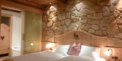 Allergiker-Hotels - Zimmerböden in Allergie-Zimmern: Laminatboden - Almdorf Flachau