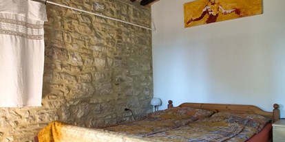 Allergiker-Hotels - Verwendung natürlicher Reiniger - Schlafzimmer 1, Doppelbett mit Einzel-Bettdecken in Komfortgröße (220 cm lang) - Poggio-delle-Querce Eichenhügel