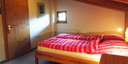 Allergiker-Hotels - berücksichtigte Nahrungsmittelunverträglichkeiten beim Essen: Sorbitintoleranz - Pinzgau - Schlafzimmer 2 mit Doppelbett
 - Hochkrimml 108/2
