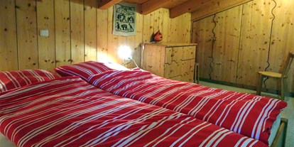 Allergiker-Hotels - individuelle Zubereitung von Speisen - Tiroler Unterland - Schlafzimmer 2 mit Kleiderschrank und Kommode - Hochkrimml 108/2