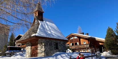 Allergiker-Hotels - Terrasse - kurze Winterwanderung zur Kapelle am Filzstein auf der Gerlosplatte - Hochkrimml 108/2