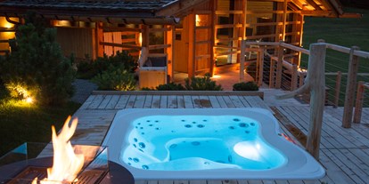 Allergiker-Hotels - tägliche Desinfizierung im Bad auf Wunsch - Trentino-Südtirol - Panoramasauna mit Jacuzzi - Tirler Dolomites Living Hotel 