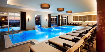 Allergiker-Hotels - tägliche Desinfizierung im Bad auf Wunsch - Allgäu - Innenpool - Panoramahotel Oberjoch