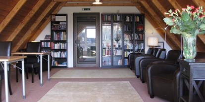 Allergiker-Hotels - Allergiker-Teppichboden: in einzelnen Zimmern - Bibliothek - Naturhotel Baltrum
