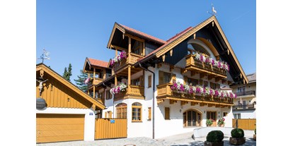 Allergiker-Hotels - Wände mit Naturfarbe bemalt - Oberbayern - Landhaus Theresa - barrierefrei - Hausbild - Landhaus Theresa - barrierefrei