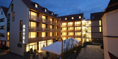 Allergiker-Hotels - Umgebungsschwerpunkt: Fluss - Außenansicht bei Nacht - Best Western Plus BierKulturHotel Schwanen