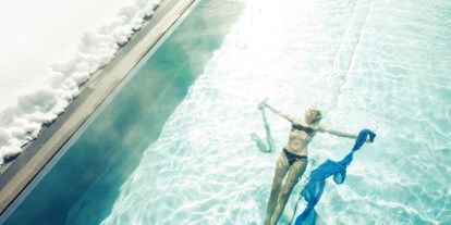 Allergiker-Hotels - Wände mit Naturfarbe bemalt - Tiroler Unterland - Schwimmen im Winter - Juffing Hotel & Spa ****S
