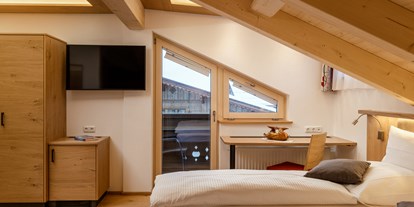 Allergiker-Hotels - Preisniveau: günstig - Tirol - Rollstuhltaugliches Zimmer mit großem Badezimmer und Rollstuhlgerechter Toilette. - Gasthof-Pension-Dorfstube