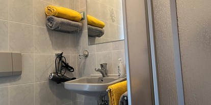 Allergiker-Hotels - Zimmerböden in Allergie-Zimmern: Laminatboden - Hohe Tauern - Badezimmer Johann  - Haus Seebach 