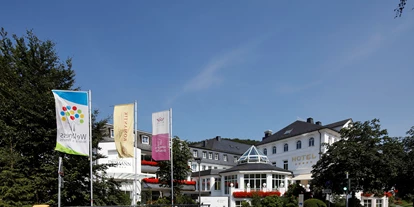 Allergiker-Hotels - Dampfbad - Sauerland - Hoteleinfahrt - Romantik- & Wellnesshotel Deimann