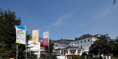 Allergiker-Hotels - Umgebungsschwerpunkt: See - Sauerland - Hoteleinfahrt - Romantik- & Wellnesshotel Deimann