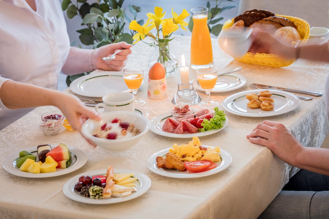 Hotel-fuer-Allergiker: Frühstück - auf Wunsch besorgen wir Produkte, die Sie benötigen - HofHotel Krähenberg