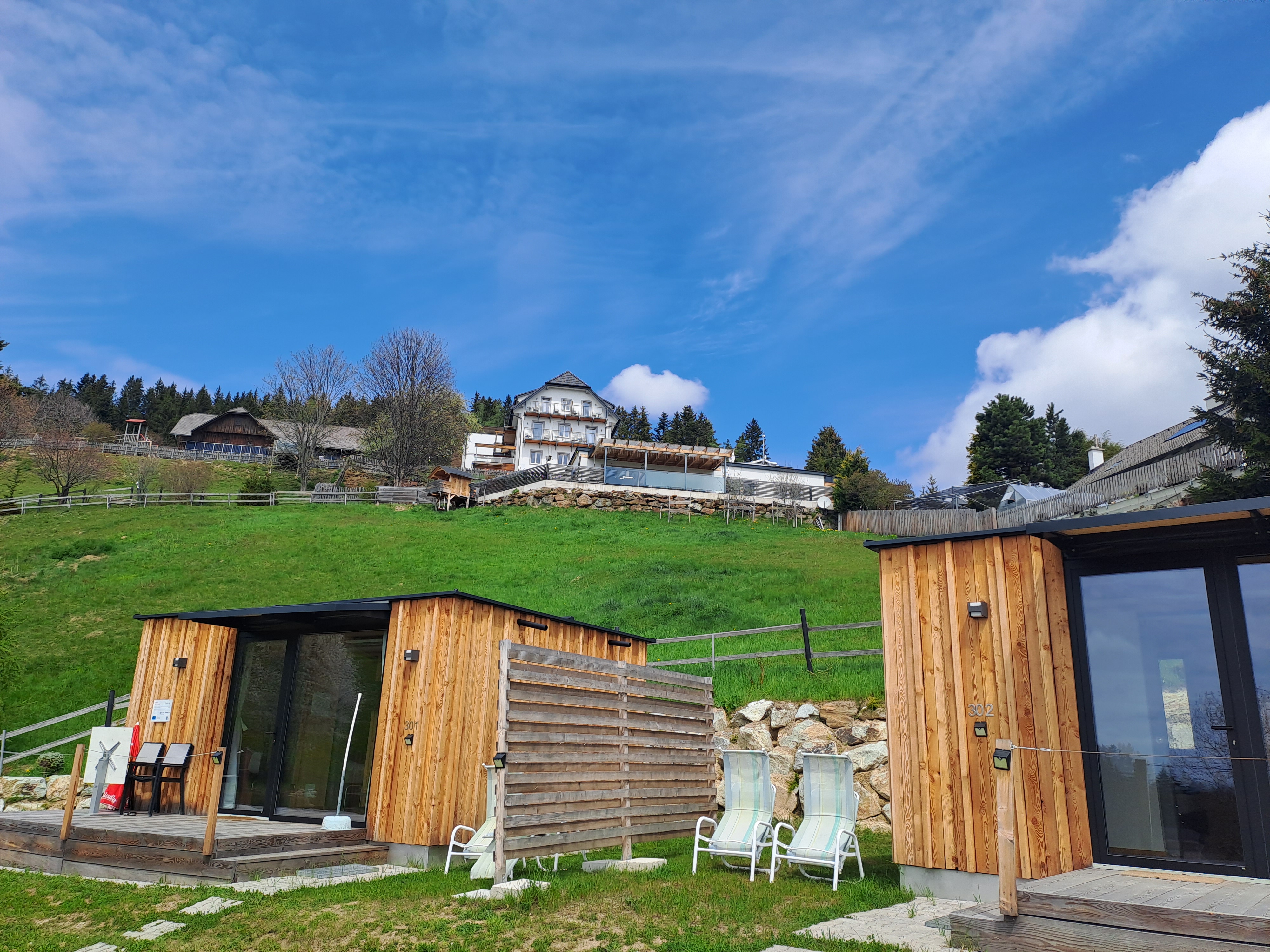 Hotel-fuer-Allergiker: Wir vermieten auch zwei gemütliche Tiny-Ferienhäuschen - auf Selbstversorgerbasis oder mit allem Drum & Dran - Familienhotel Berger ***superior