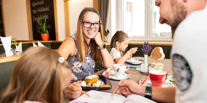 Allergiker-Hotels - Kinderbecken: Becken mit Chlor - Jeden Tag viele Lieblingsspeisen genießen - natürlich auch unter Berücksichtigung von Lebensmittelunverträglichkeiten - Familienhotel Berger ***superior