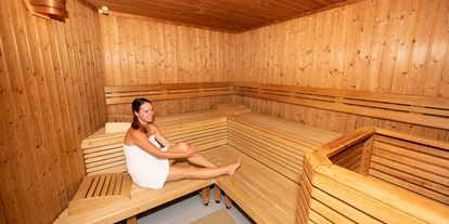 Allergiker-Hotels - Kinderbecken: Becken mit Chlor - Entspannung pur in der Sauna - Familienhotel Berger ***superior