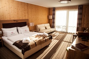 Hotel-fuer-Allergiker: Gemütliche Zimmer und Familienappartements, meist mit Balkon. - Familienhotel Berger ***superior