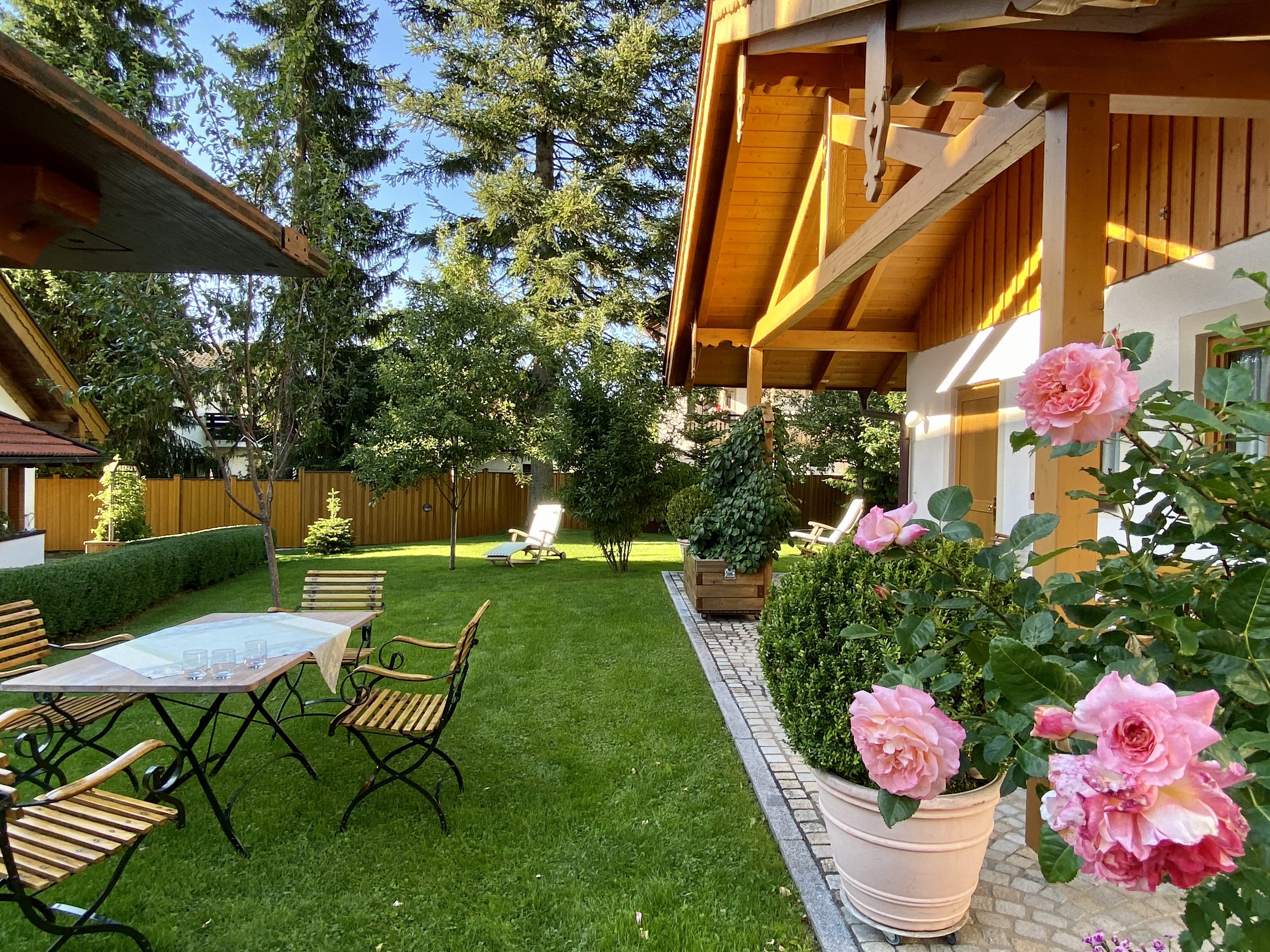 Allergiker-Hotels - rauchfreies Hotel - Bayern - Ruhiger und sonniger Garten  - Landhaus Theresa - barrierefrei