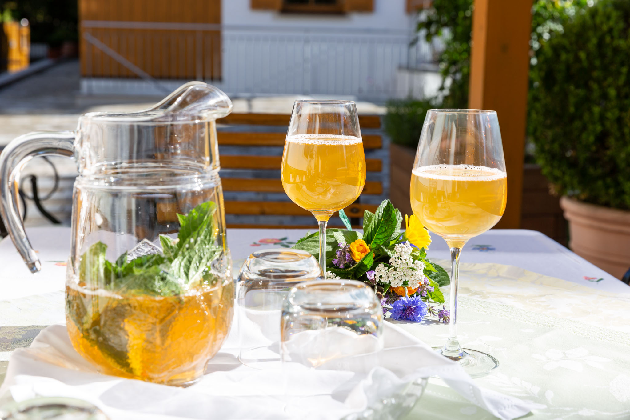 Allergiker-Hotels - rauchfreies Hotel - Bayern - Erfrischung mit Kräutern und hausgemachtem Apfelsaft  - Landhaus Theresa - barrierefrei