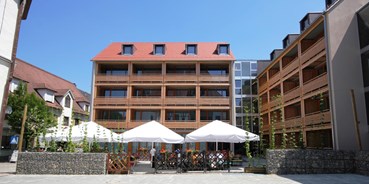 Allergiker-Hotels - Zimmerböden in Allergie-Zimmern: Laminatboden - Biergarten und Innenhof - Best Western Plus BierKulturHotel Schwanen