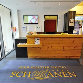 Hotel-fuer-Allergiker: Rezeption und Lobby - Best Western Plus BierKulturHotel Schwanen