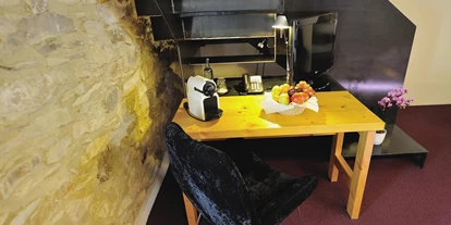 Allergiker-Hotels - rauchfreies Hotel - "Stadtmauer-Maisonette" Zimmer mit Original Ehinger Stadtmauer - Best Western Plus BierKulturHotel Schwanen