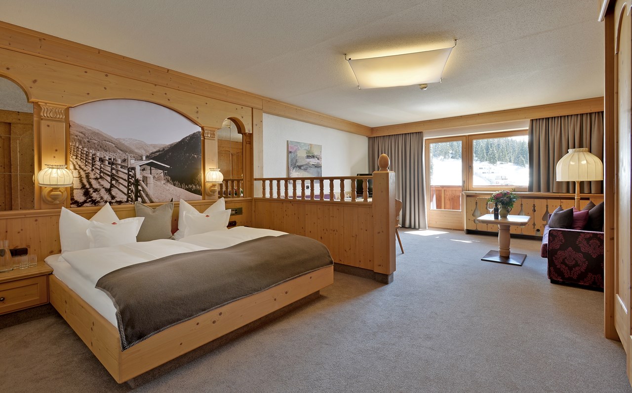 ****Hotel Almhof direkt im Ski- und Wandergebiet Hochfügen Zimmerkategorien Doppel- Familienzimmer, 2-4 Personen