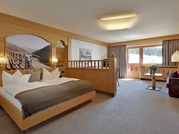 ****Hotel Almhof direkt im Ski- und Wandergebiet Hochfügen Zimmerkategorien Doppel- Familienzimmer, 2-4 Personen