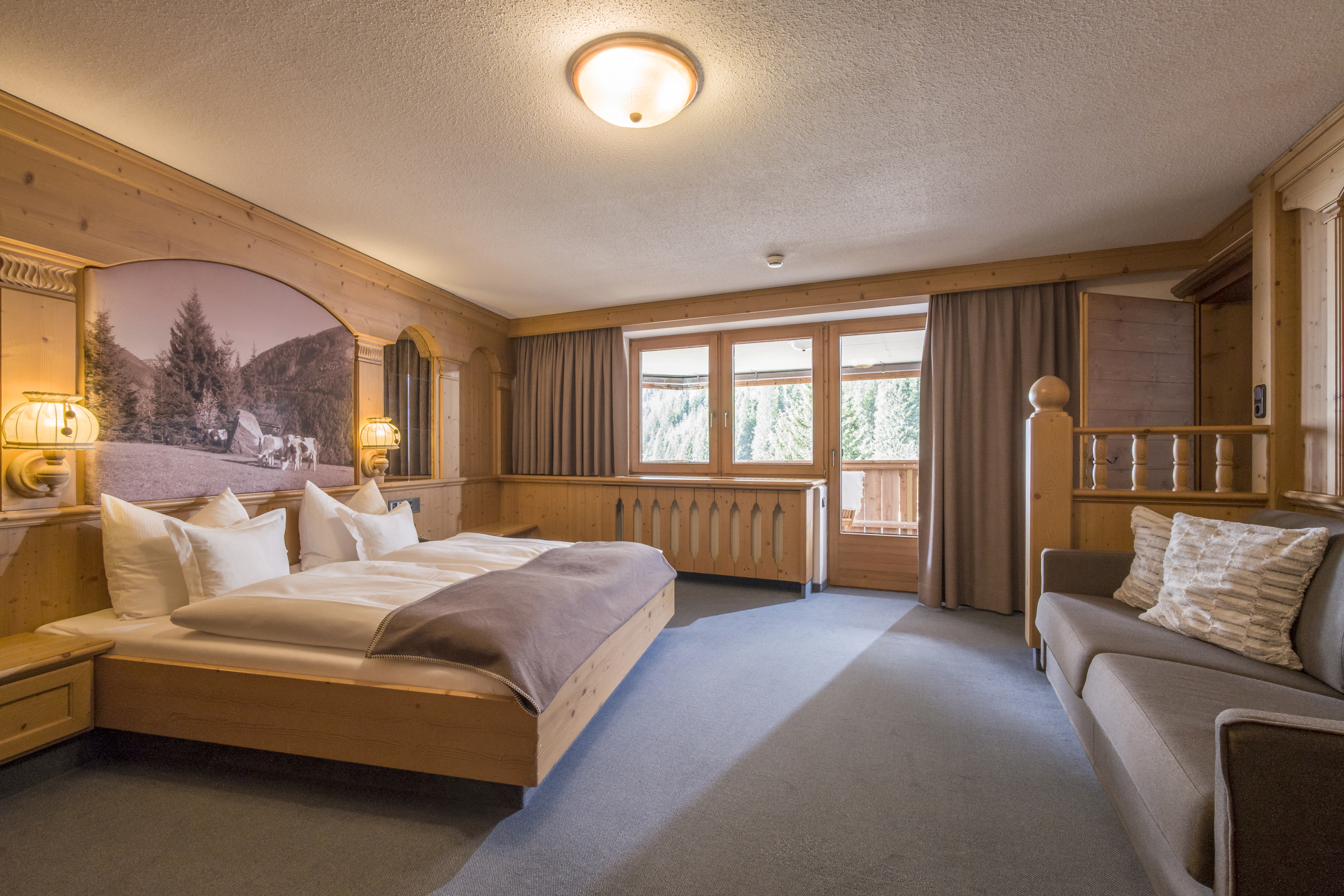 ****Hotel Almhof direkt im Ski- und Wandergebiet Hochfügen Zimmerkategorien Familiensuite KOHLSTATT bis zu 7 Personen