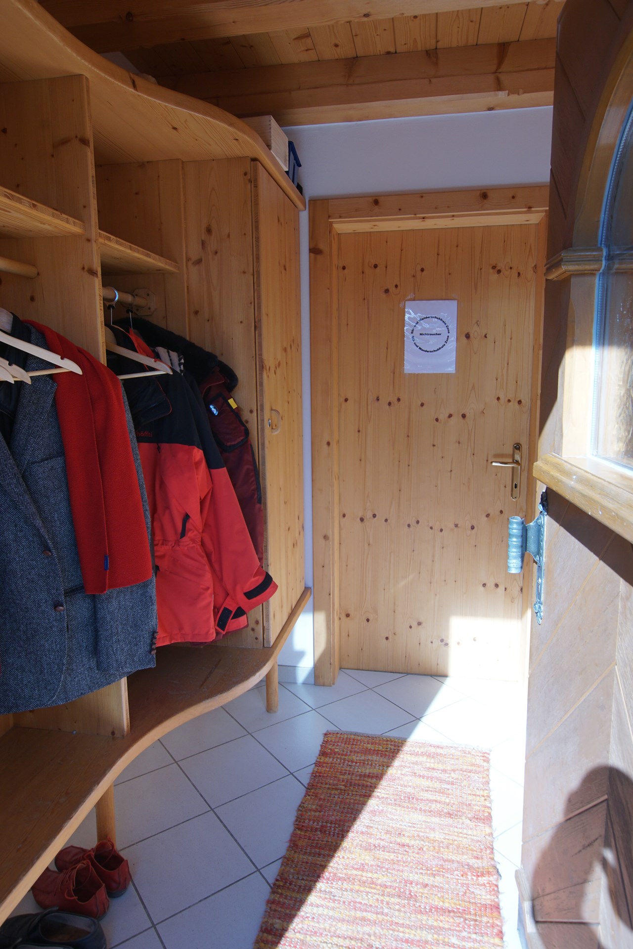 Hochkrimml 108/2 Zimmerkategorien Eingang mit Gardobe