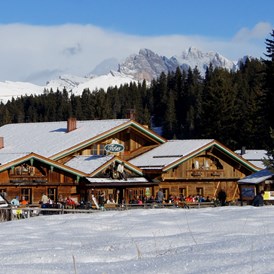 Hotel-fuer-Allergiker: Außenansicht Restaurant Winter - Tirler Dolomites Living Hotel 