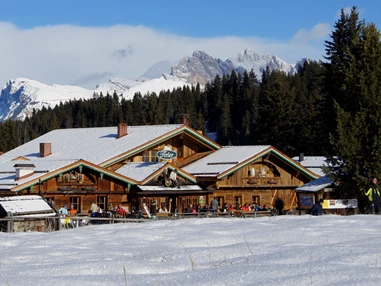 Hotel-fuer-Allergiker: Außenansicht Restaurant Winter - Tirler Dolomites Living Hotel