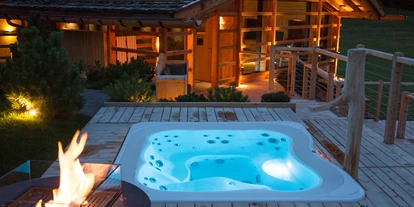 Allergiker-Hotels - barrierefrei - Trentino-Südtirol - Panoramasauna mit Jacuzzi - Tirler Dolomites Living Hotel
