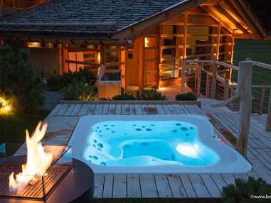 Hotel-fuer-Allergiker: Panoramasauna mit Jacuzzi - Tirler Dolomites Living Hotel