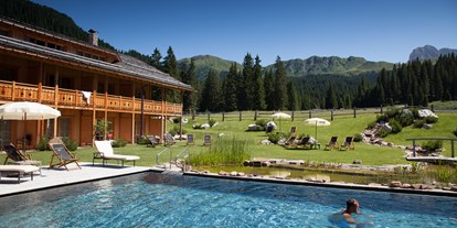 Allergiker-Hotels - Allergie-Schwerpunkt: Tierhaarallergie - Pool Sommer - Tirler Dolomites Living Hotel 