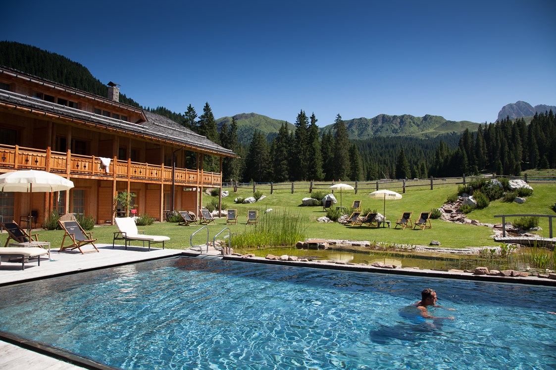 Hotel-fuer-Allergiker: Pool Sommer - Tirler Dolomites Living Hotel 
