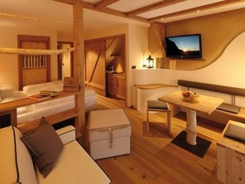 Tirler Dolomites Living Hotel  Zimmerkategorien Dolomit - Family Suite