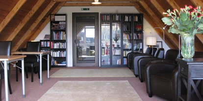 Allergiker-Hotels - Desinfektionsmittelspender - Niedersachsen - Bibliothek - Naturhotel Baltrum