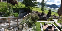 Allergiker-Hotels - Ramsau am Dachstein - Zen Garten mit Fischteich, Kräuter Garten und Blumen  - Gesund und Vital Landhotel Anna