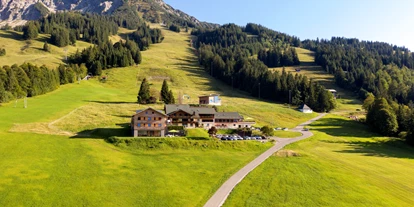 Allergiker-Hotels - Sauna - Hotel Außenansicht Sommer - Biohotel Mattlihüs