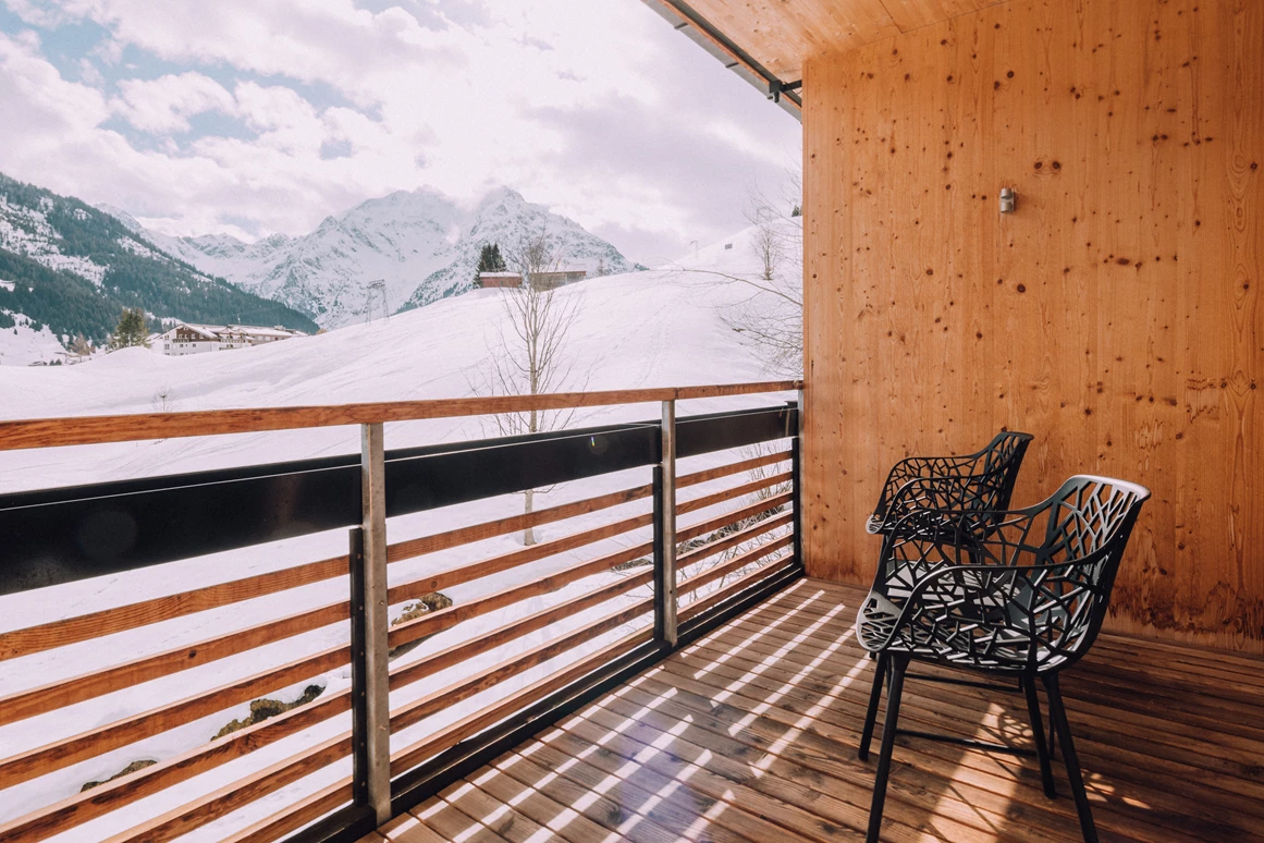 Hotel-fuer-Allergiker: Winter Ausblick - Das Naturhotel Chesa Valisa****s