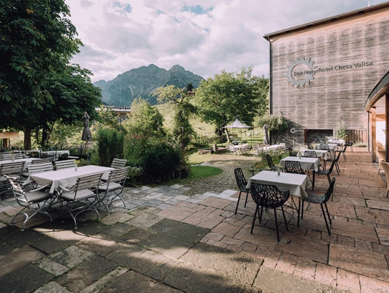 Hotel-fuer-Allergiker: Naturhotel Chesa Valisa Sonnenterrasse - Das Naturhotel Chesa Valisa****s
