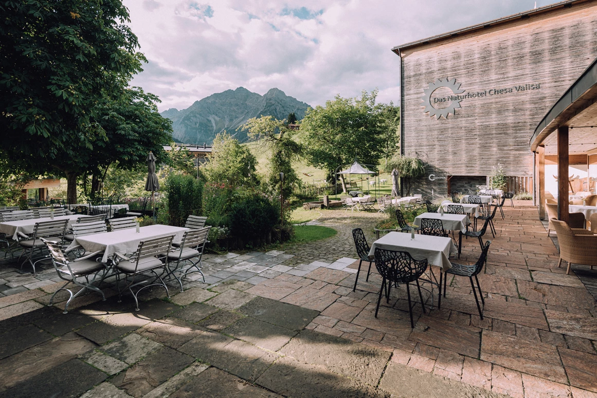 Hotel-fuer-Allergiker: Naturhotel Chesa Valisa Sonnenterrasse - Das Naturhotel Chesa Valisa****s