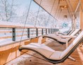 Hotel-fuer-Allergiker: Naturhotel Chesa Valisa Schwebeliegen im Winter - Das Naturhotel Chesa Valisa****s