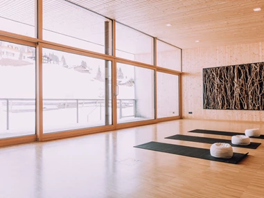Hotel-fuer-Allergiker: Naturhotel Chesa Valisa Yogaraum - Das Naturhotel Chesa Valisa****s