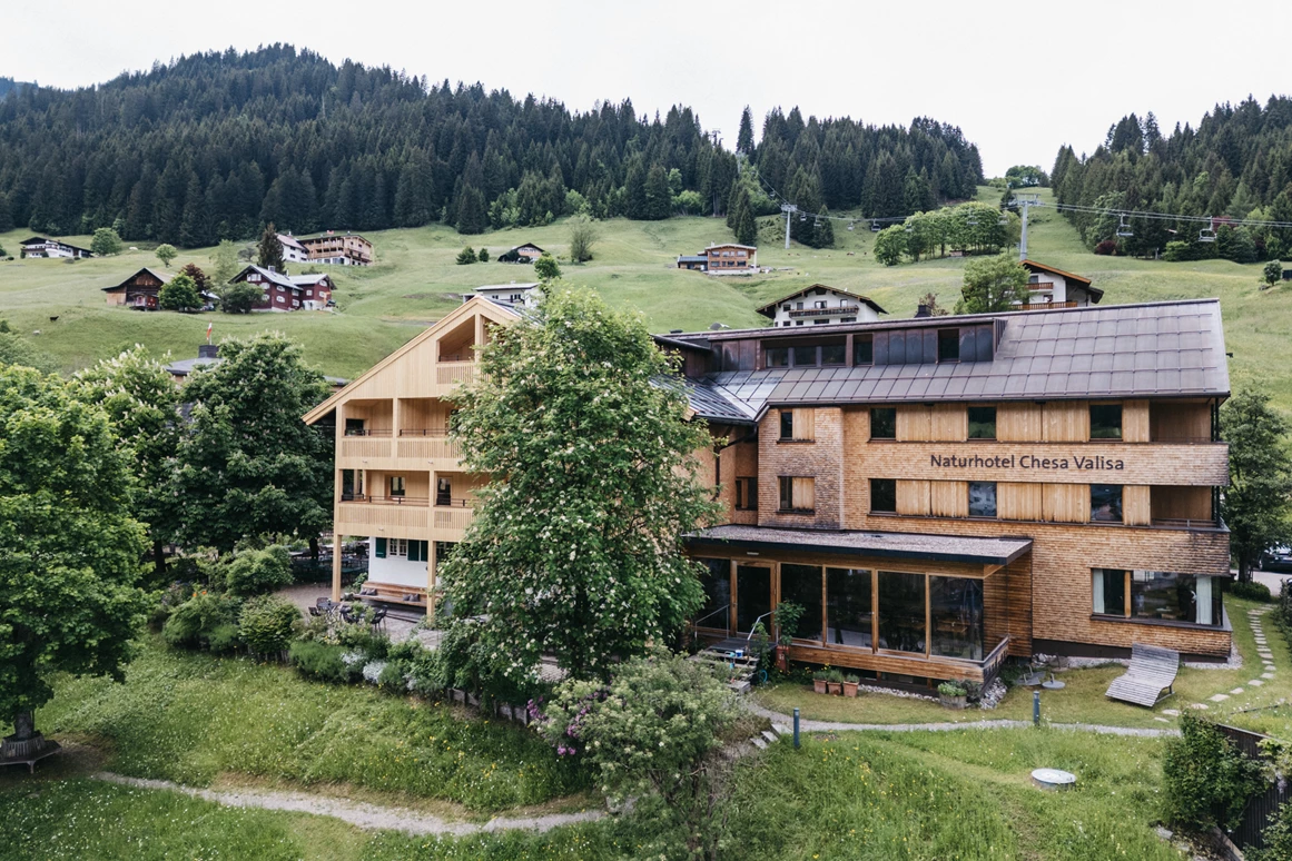 Hotel-fuer-Allergiker: Stammhaus mit neuer Außenfassade - Das Naturhotel Chesa Valisa****s