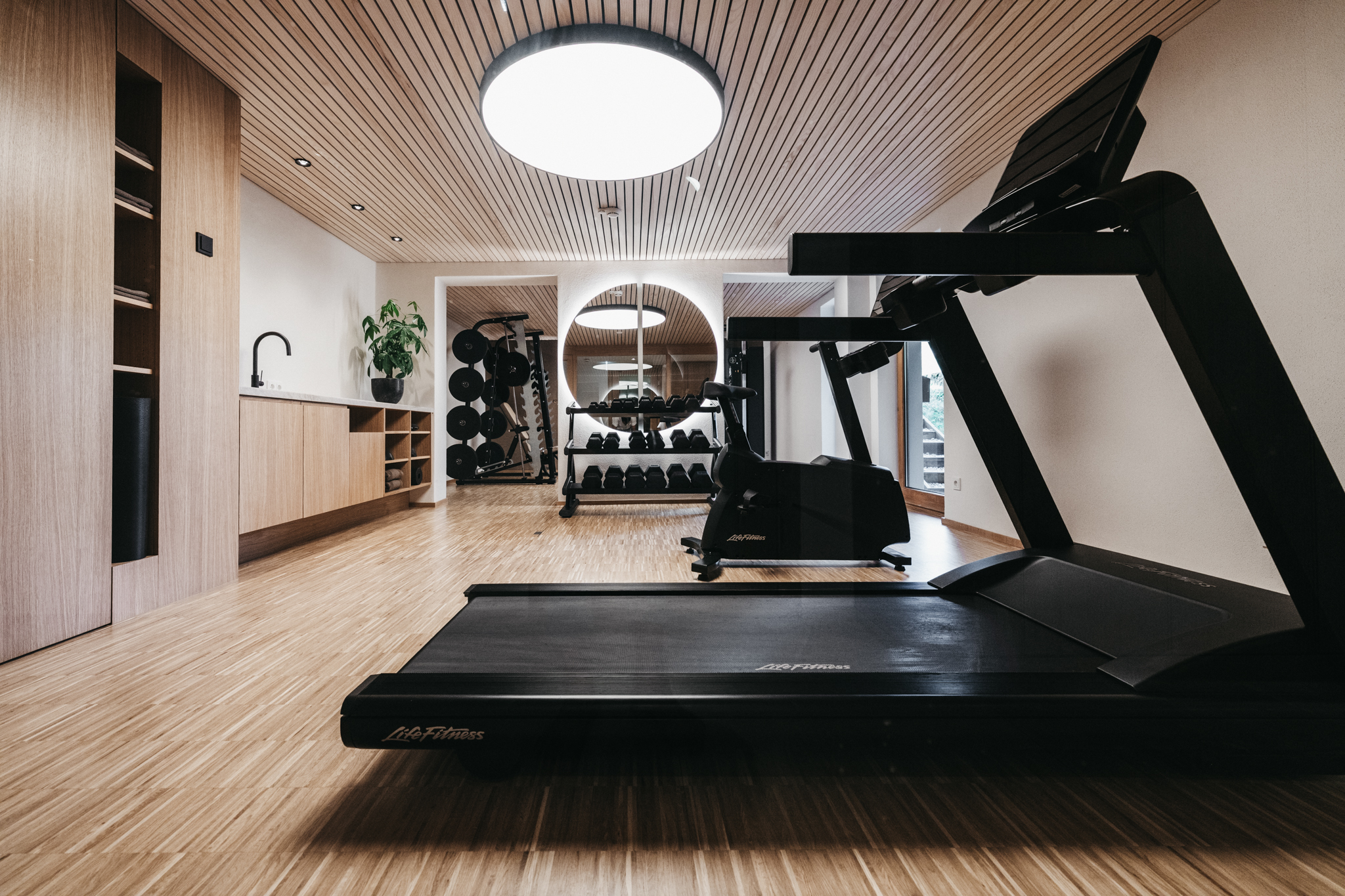 Hotel-fuer-Allergiker: Moderner Fitnessraum - Das Naturhotel Chesa Valisa****s